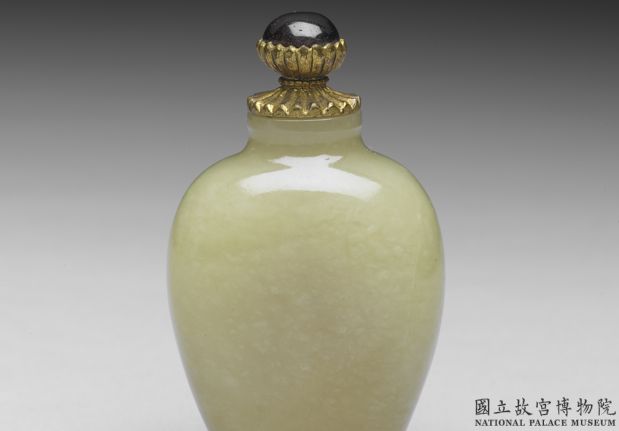 Jade flat snuff bottle, 18th century, Qing dynatsy-China Archive